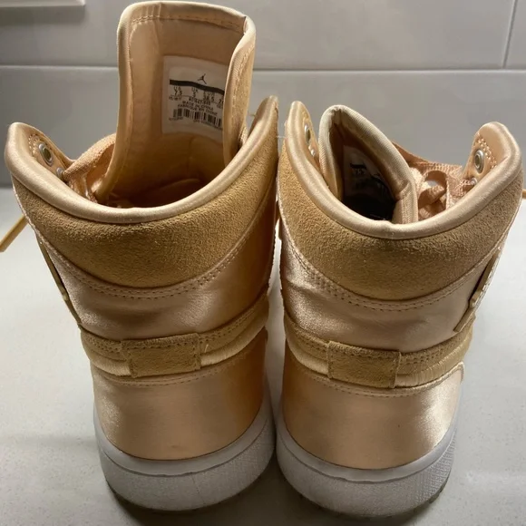 Jordan 1 Season of Her: Ice Peach (Women’s) - Picture 3 of 6